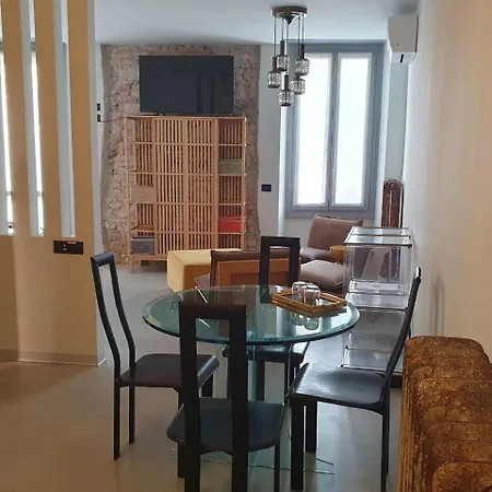 Cavallerizza Flat بريشا